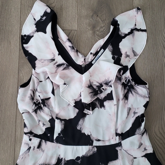 Rickis floral print flare dress - Picture 2 of 3